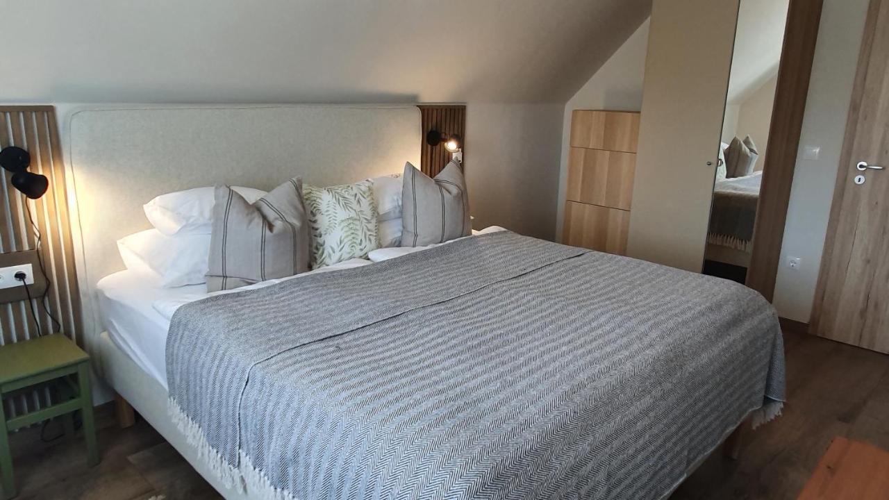 Relax Balaton Apartmanok Balatonfured Exterior photo