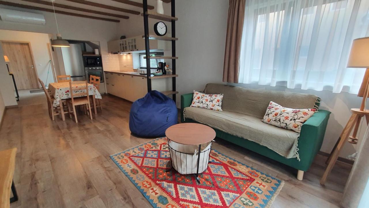 Relax Balaton Apartmanok Balatonfured Exterior photo