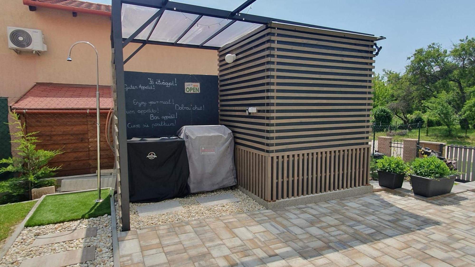 Relax Balaton Apartmanok Balatonfured Exterior photo