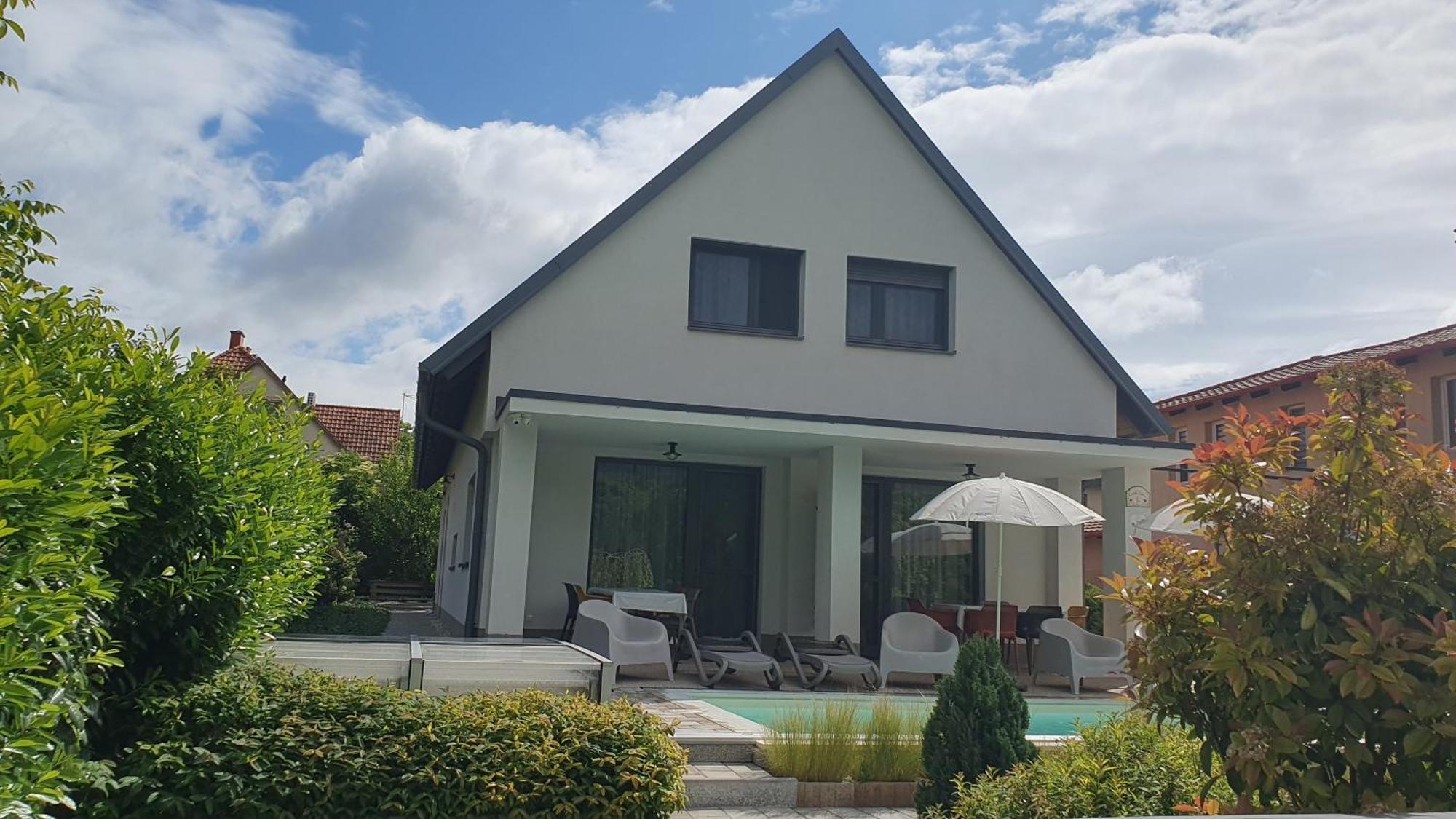 Relax Balaton Apartmanok Balatonfured Exterior photo