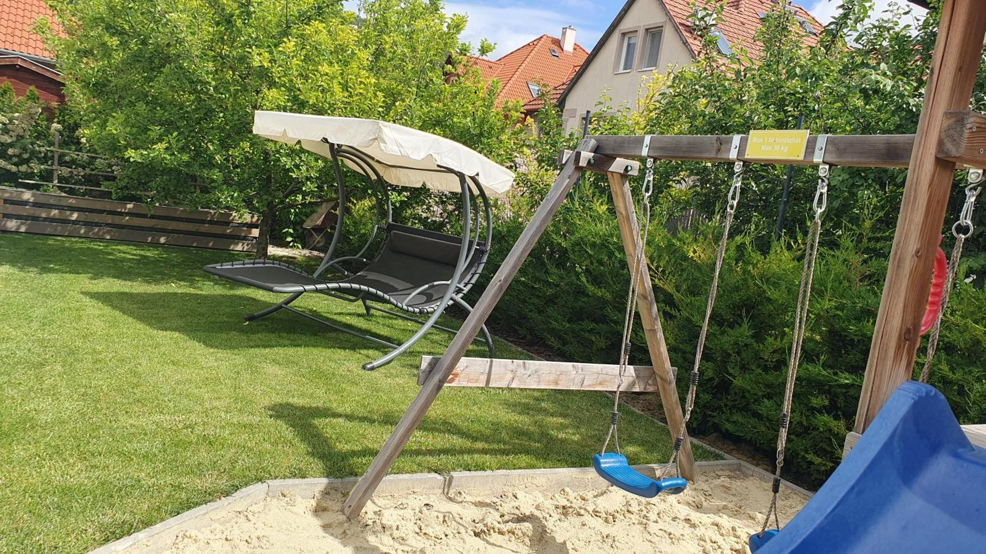 Relax Balaton Apartmanok Balatonfured Exterior photo